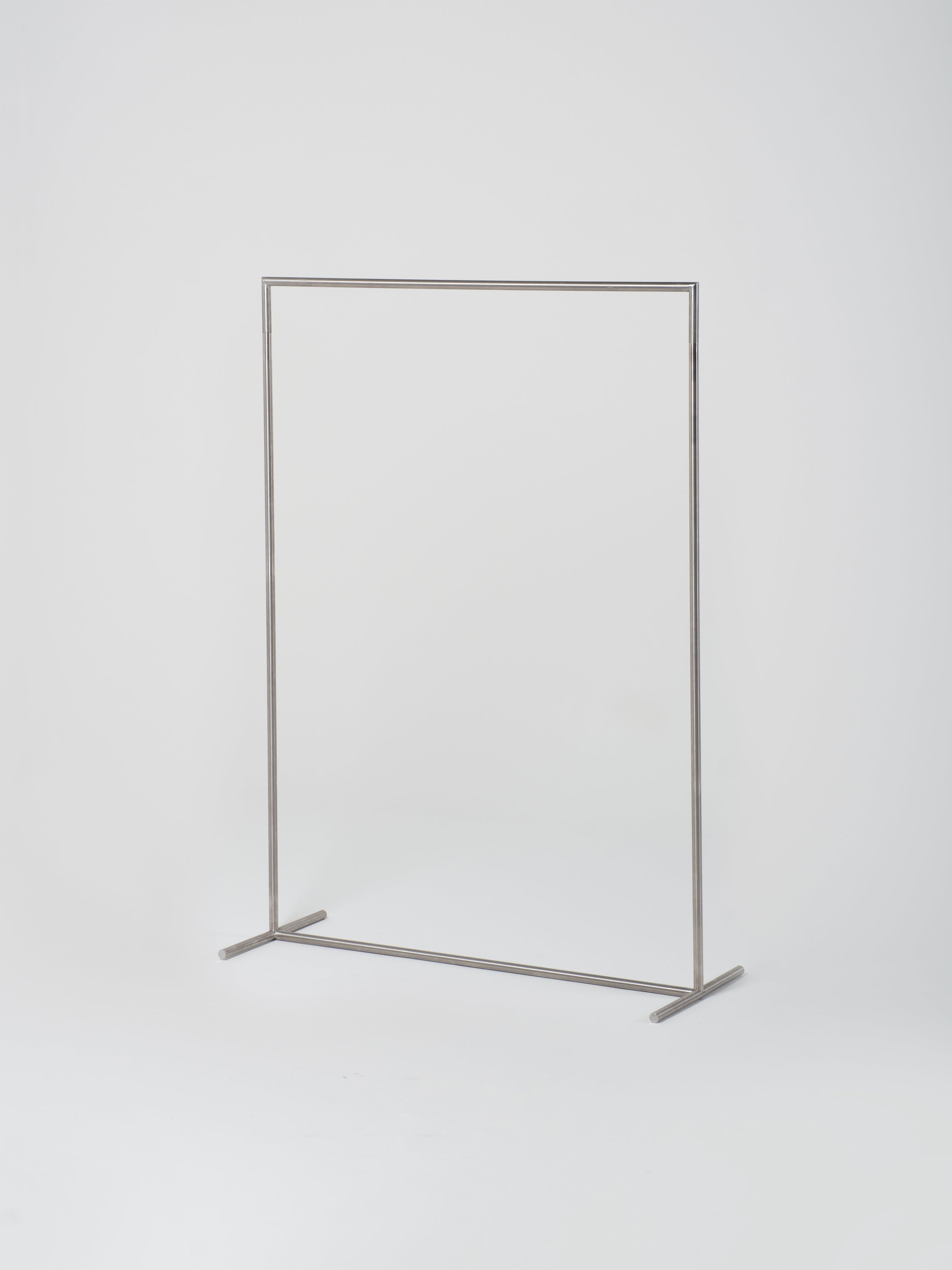 Rail 15 / Round | 130cm x H180cm | Stainless Steel