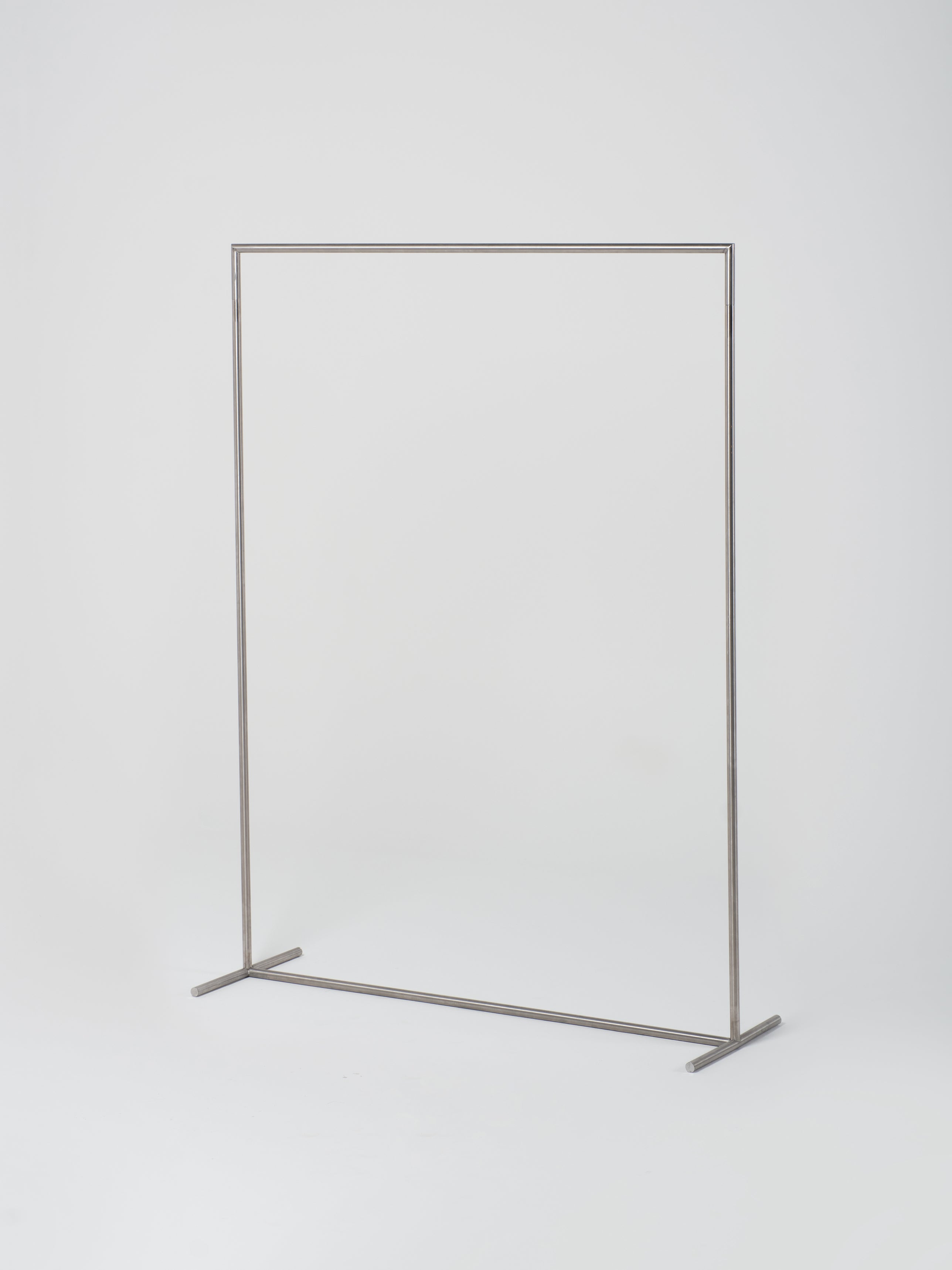 Rail 18H / High | Round | 150cm x 200cm | Steel