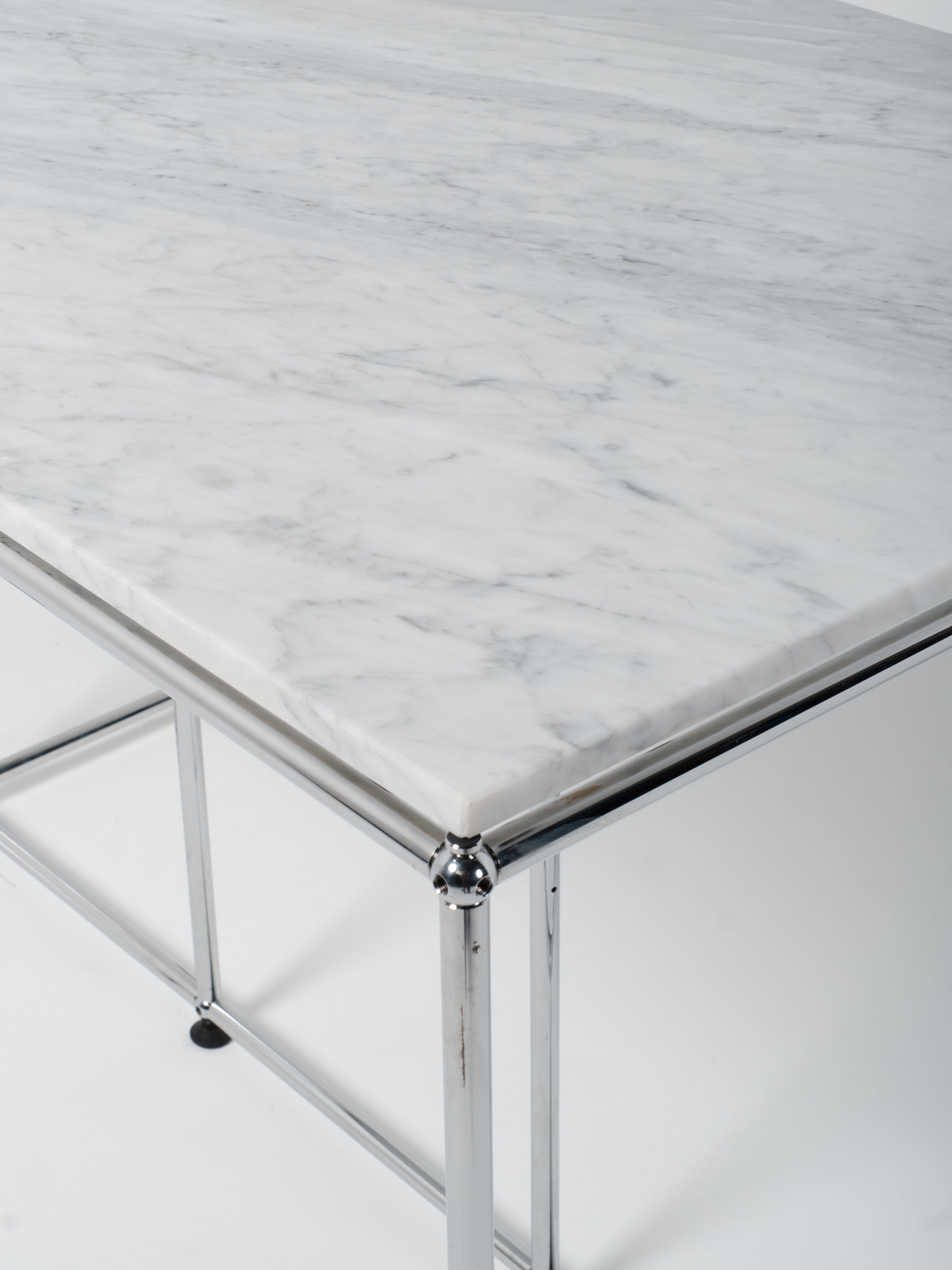USM Table 3 / Bianco Carrara Marble