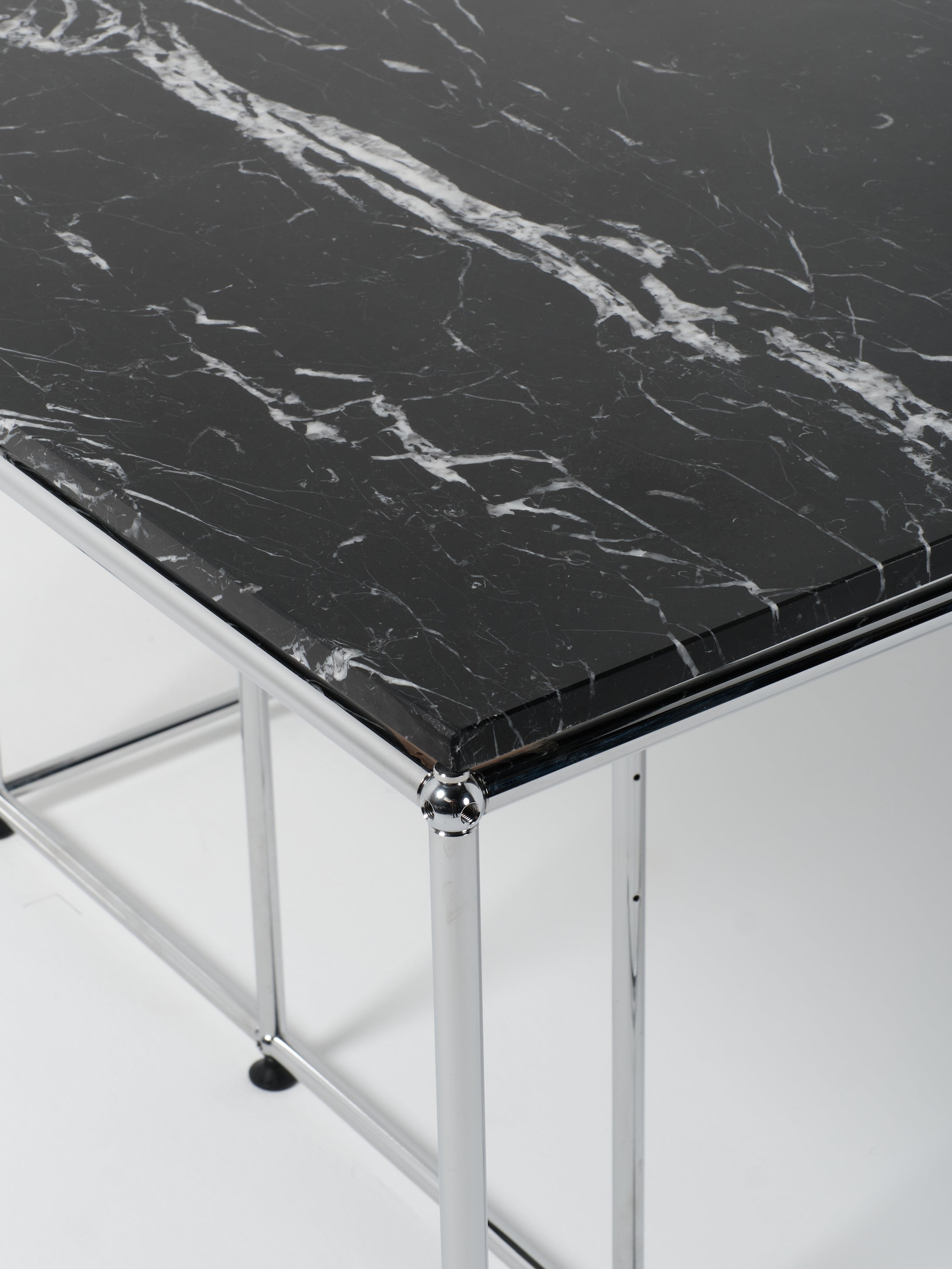 USM Table 4 / Nero Marquina Marble
