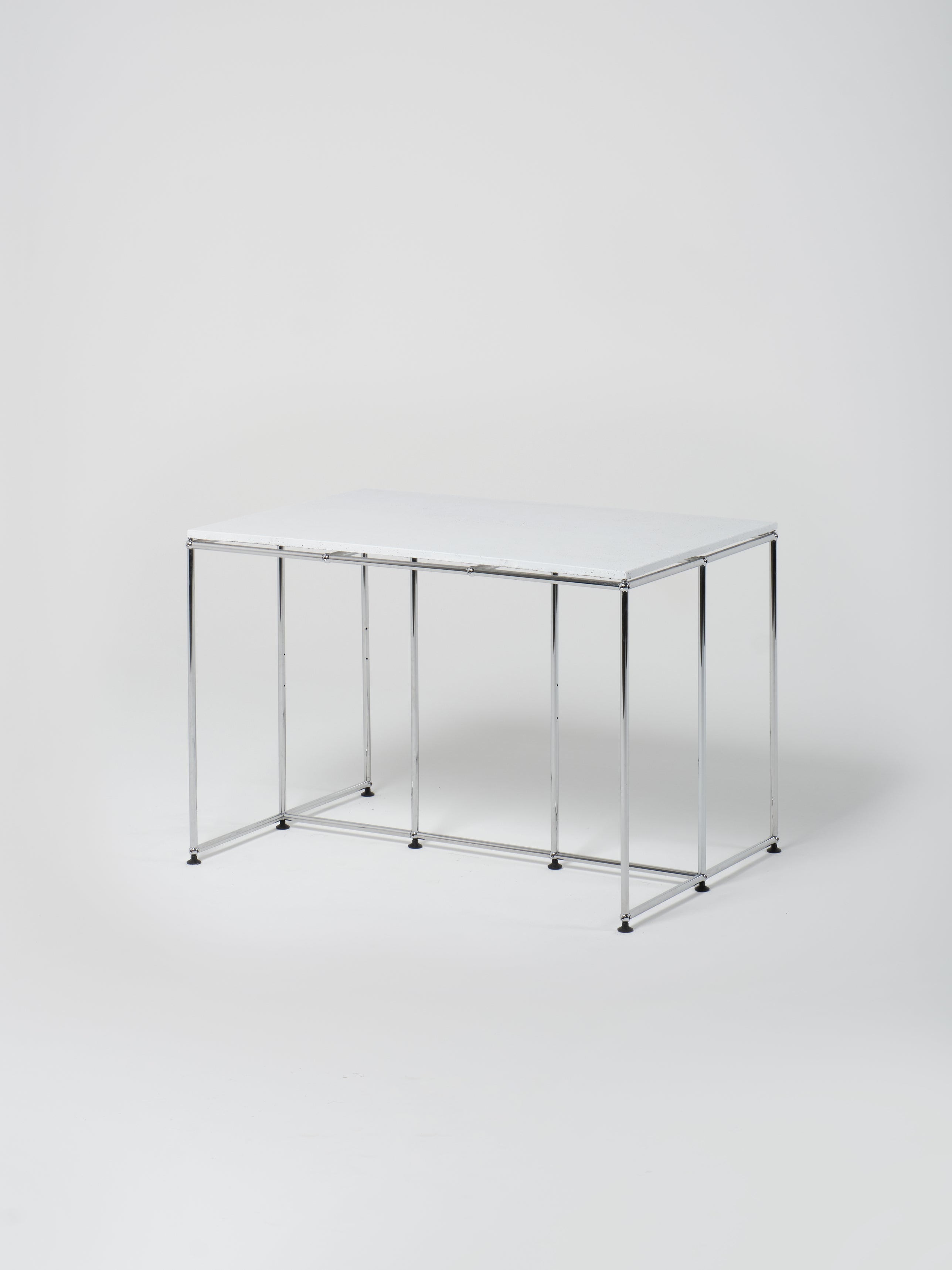 USM Table 10 / White Concrete
