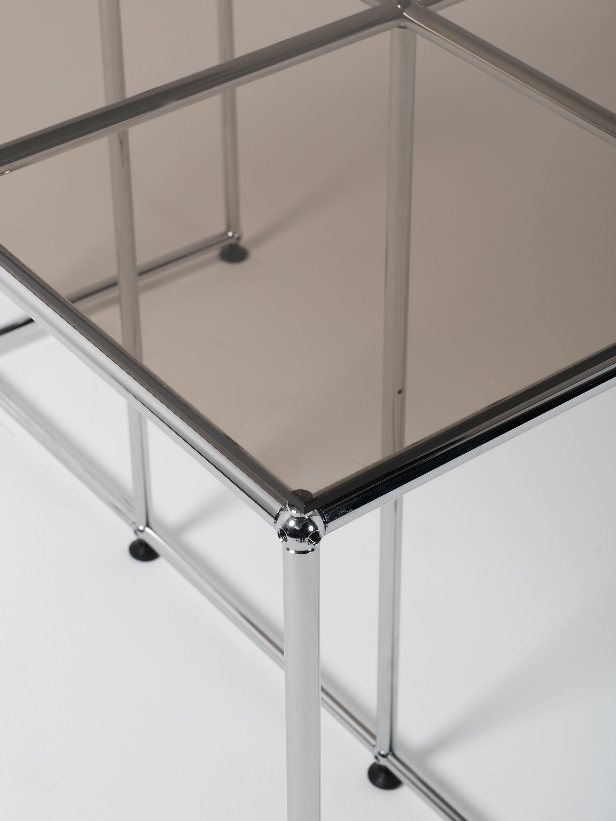USM Table 9 / Amber Glass