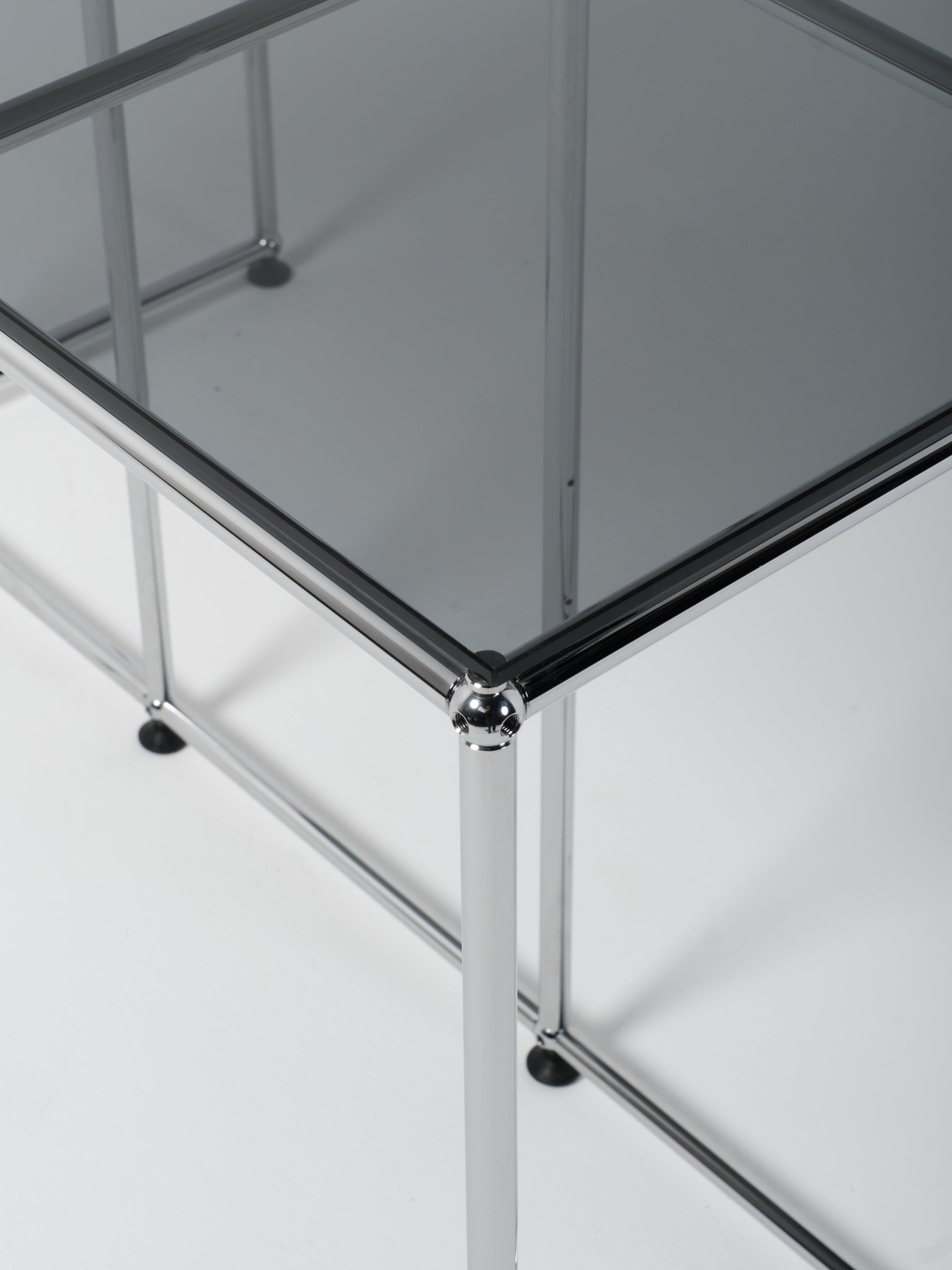 USM Table 8 / Grey Glass