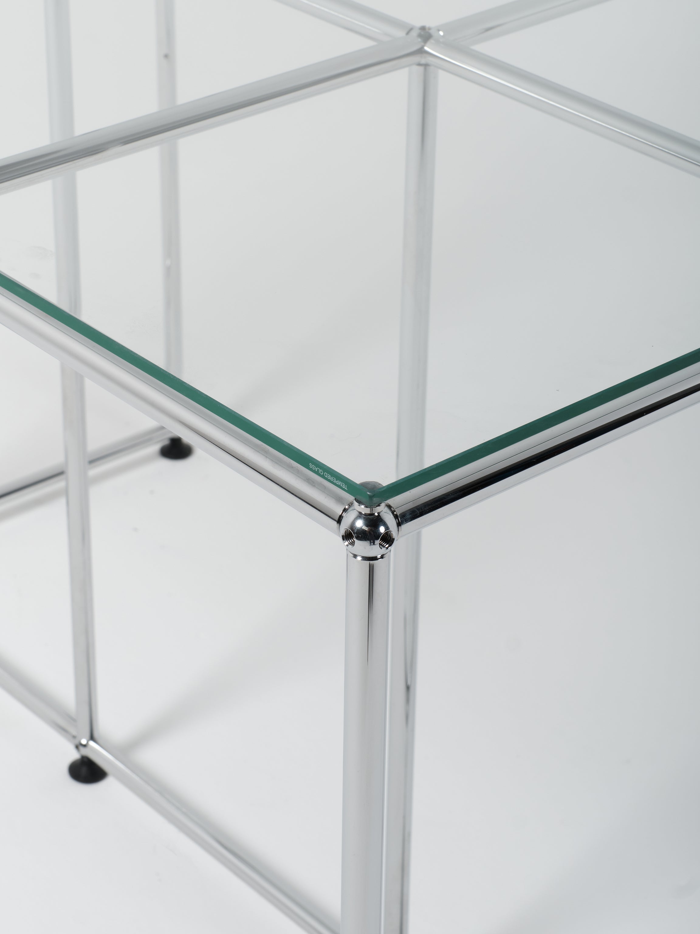USM Table 7 / Glass